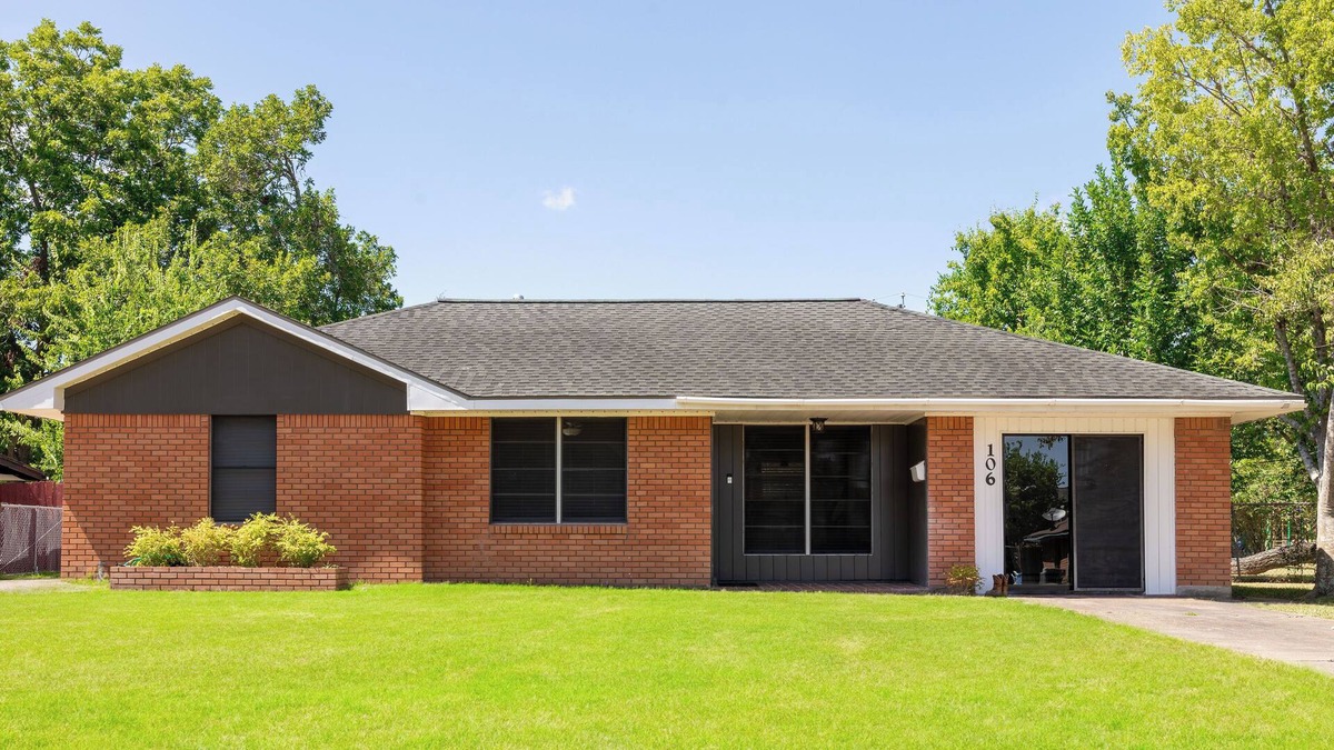 Lake Jackson House | Casa Mimosa: Lake Jackson Home 15 min from Beach