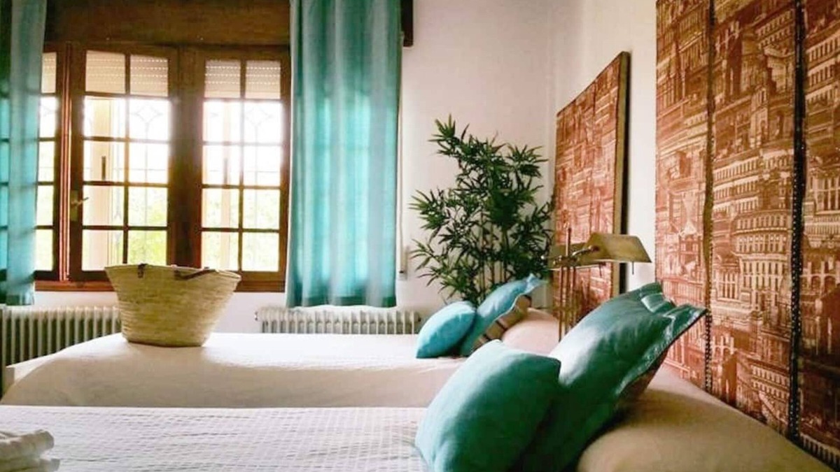 Escalona del Prado Ski Chalet | Casa moderna con gran cocina y piscina cerca de Las Hoces del rio Duratón.