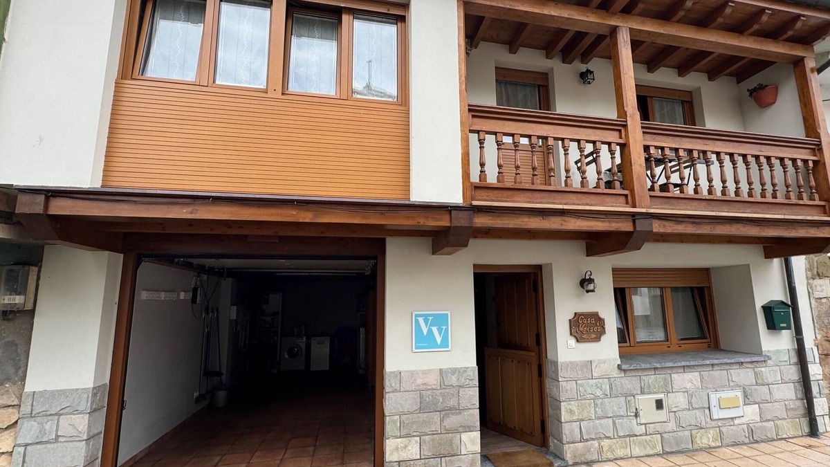 Bimenes Municipality House | Casa Moises Bimenes