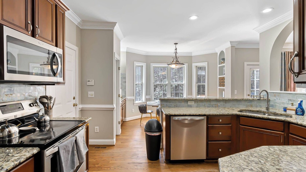 Raleigh House | ~ Casa Monarca ~ Fire Pit, BBQ Grill, Tree house, King Bed