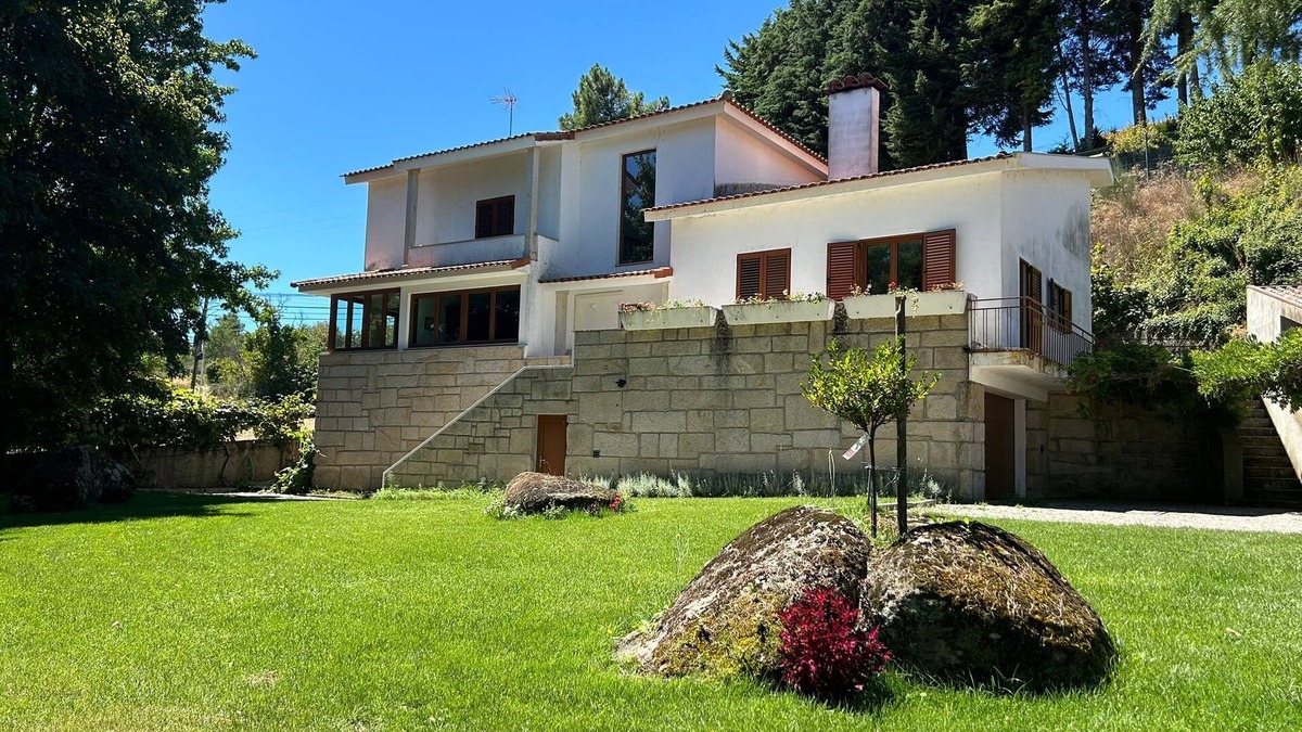 Chaves House | Casa Monte da Volta. Spacious, well equipped, for relaxing and having good time