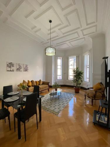 Cerro Alegre Apartment | Casa Montealegre