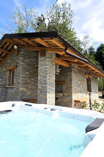Revello Ski Chalet | Casa nel Bosco
