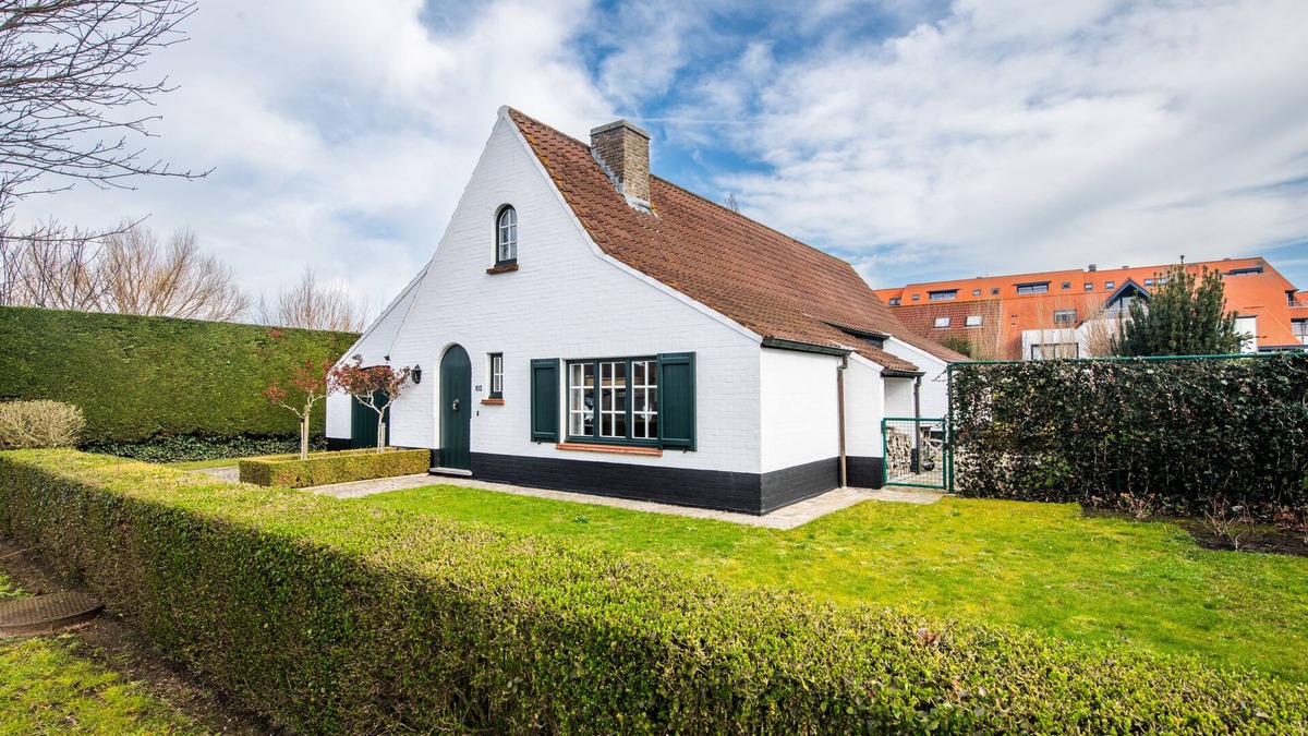Westende House | Casa Newport - Charming Holiday Home with big garden for 6 guest