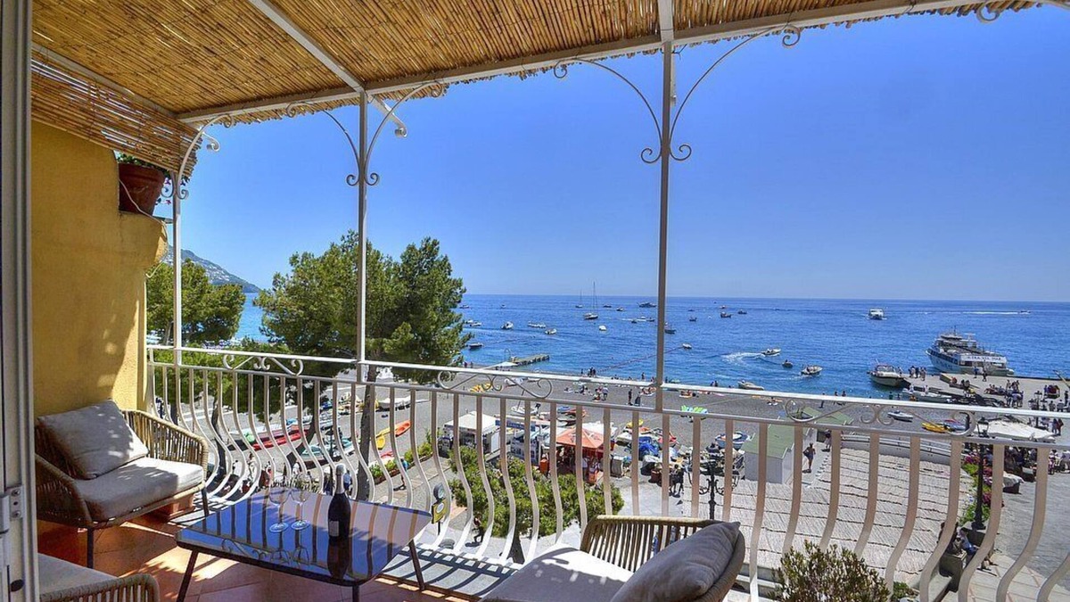 Positano City Centre House | Casa Ninnolo: A bright and sunny two-story independent house situated in a central location, at a short distance from the beach, with Free WI-FI.
