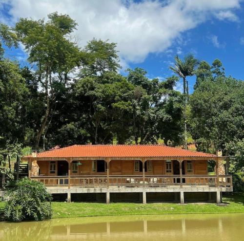 Camboriu House | Casa no lago