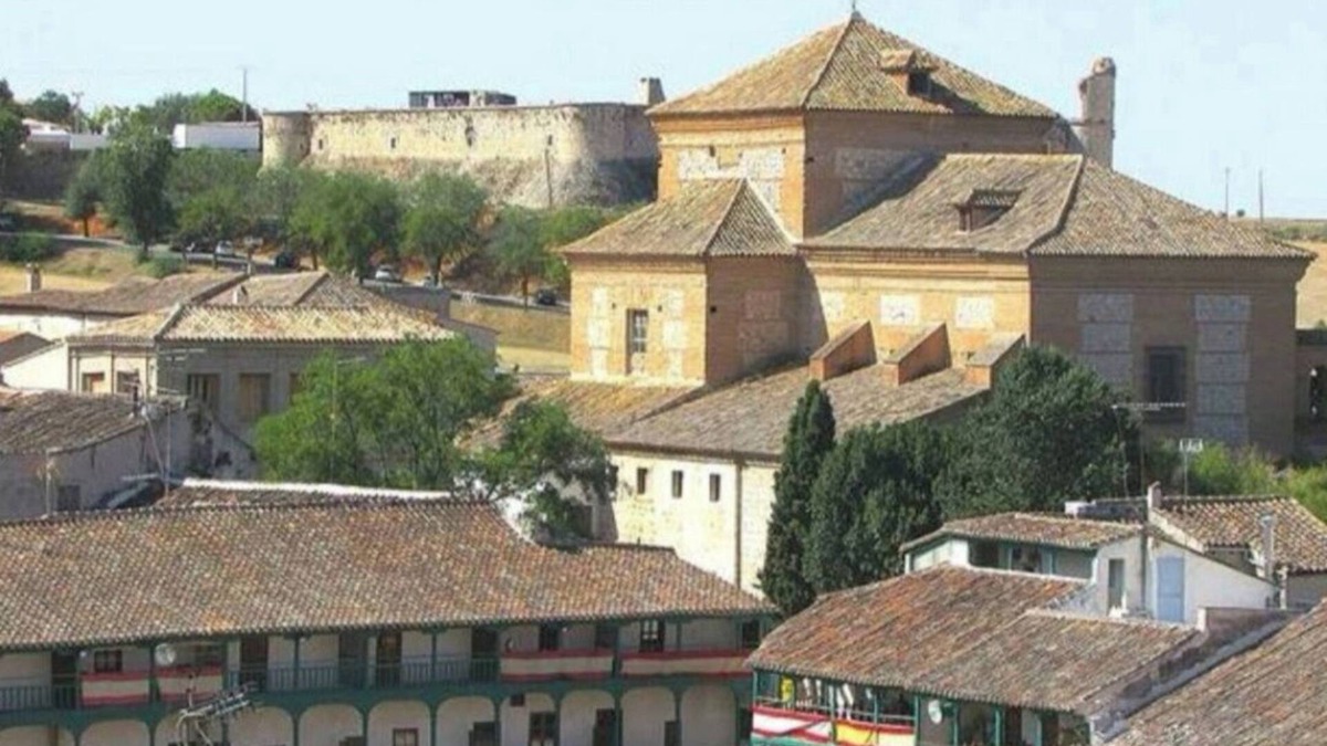 Chinchon House | Casa Ntra. Mrs. Del Paraíso, in the center.