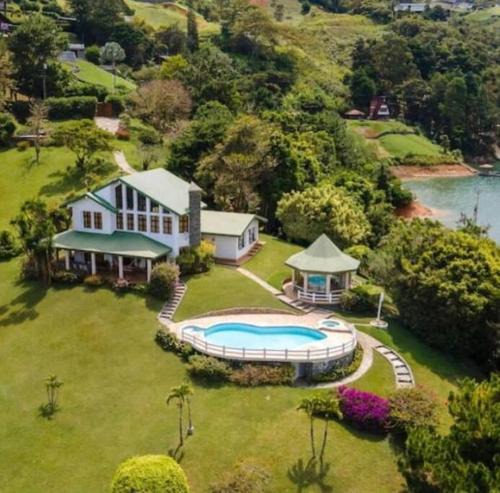 Calima Villa | Casa Nueva Lago Calima