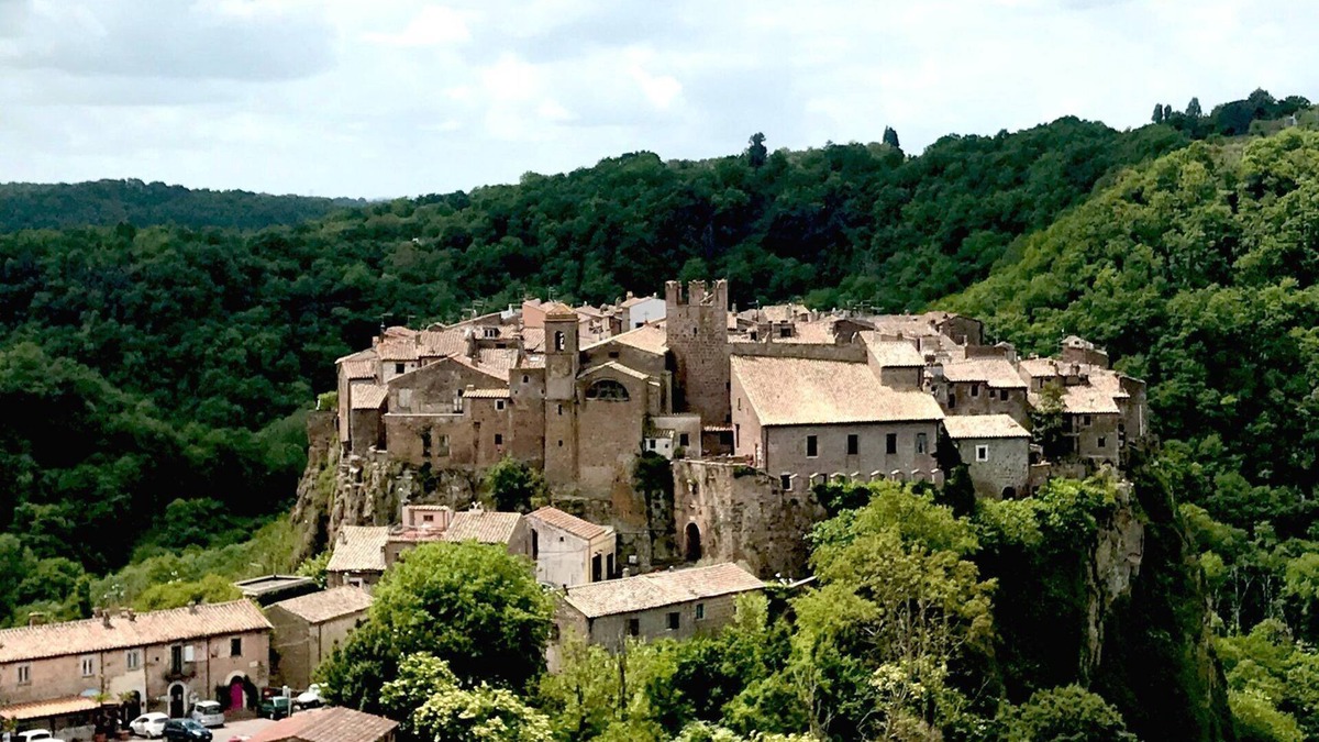 Calcata Historic Town Apartment | Casa Odette - Little house inside the village of Calcata