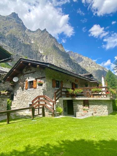 Courmayeur Ski Chalet | Casa Ornella - Baita Pra Sec