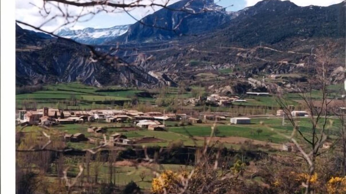 Murillo de Liena Cottage | Casa Pabán apartments for 6 people, with beautiful views of the river and mountains