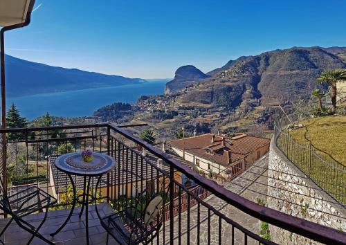 Voltino Apartment | Casa Palanca Lake view apartment by Gardadomusmea