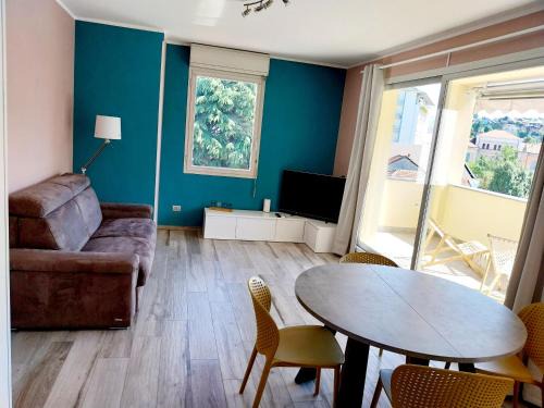 Intra Apartment | Casa Palmy