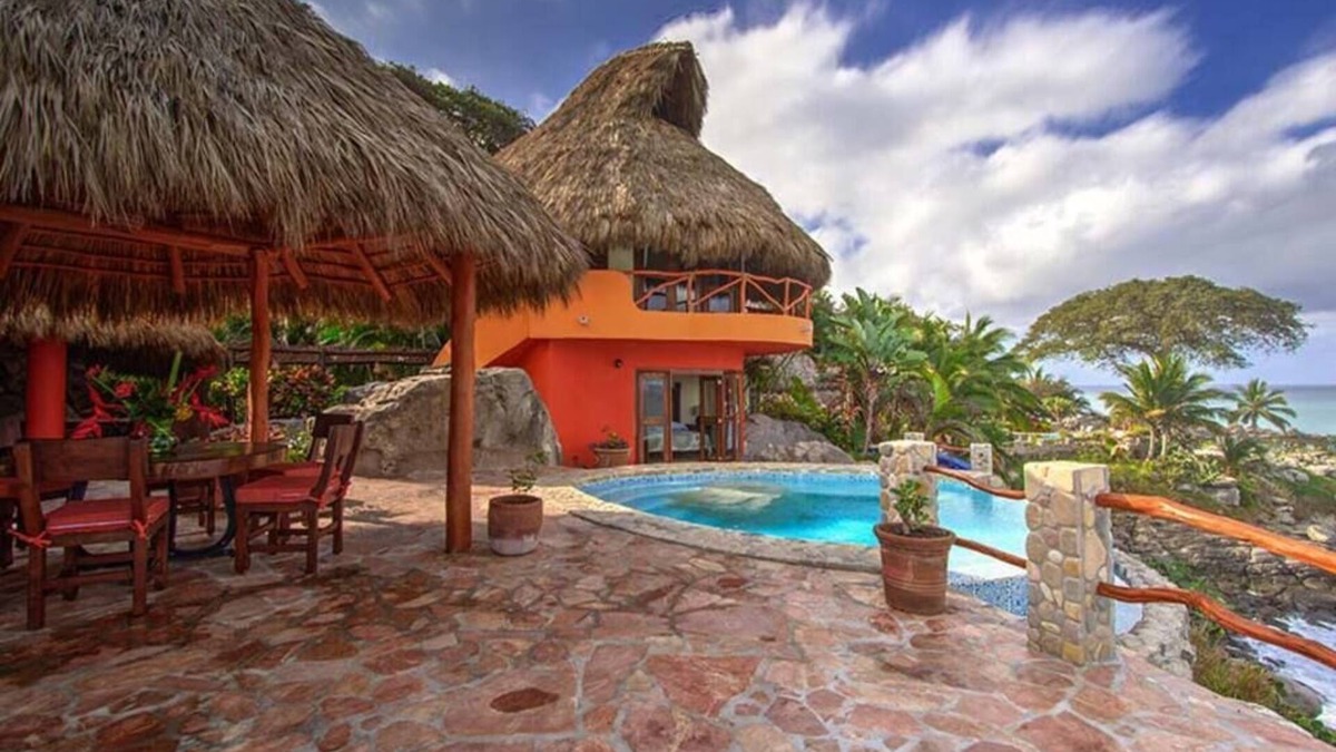 Platanitos Villa | Casa Paraiso, Ocean-front Getaway in a private magical community