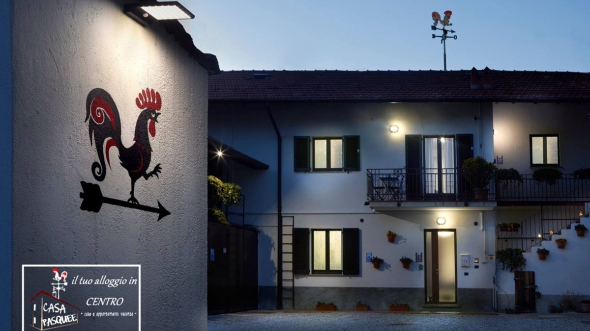 Vergiate Hostel | Casa Pasquee 10 - Deluxe Apartment in Central Area