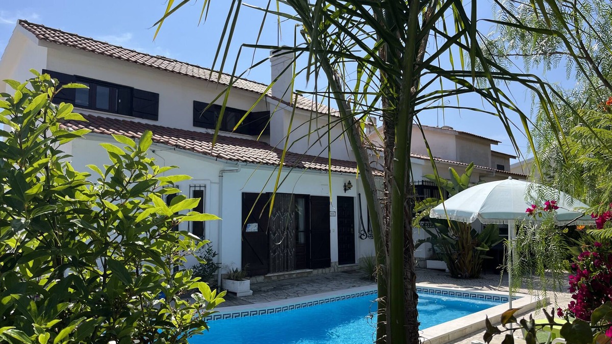 Charneca da Cotovia House | Casa Pausa Vakantiewoning in Sesimbra met Fantastische Zichten en Vlak de Oceaan