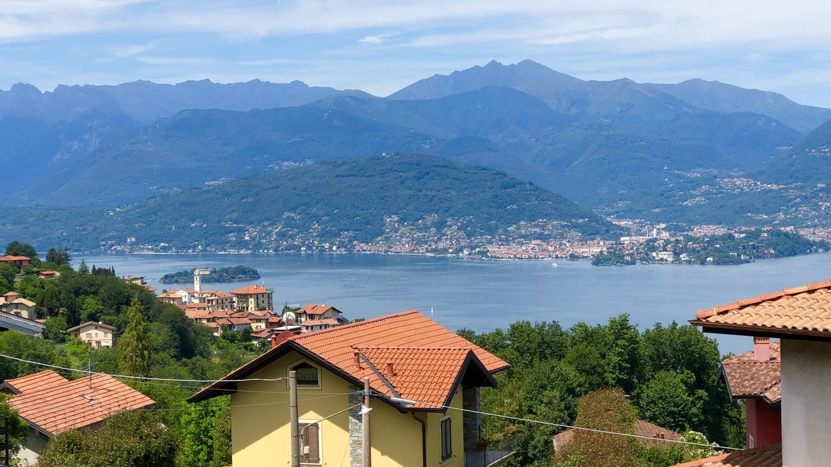 Magognino Apartment | 'Casa Pedum'- large apartment with panoramic views of Lake Maggiore + mountain