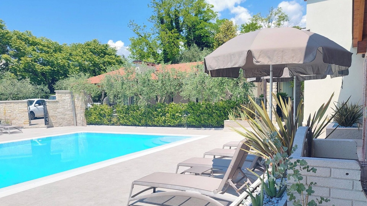 Bardolino Apartment | CASA PERGOLA 1 - Elegant apartment for 6 people- swimming pool and parking space