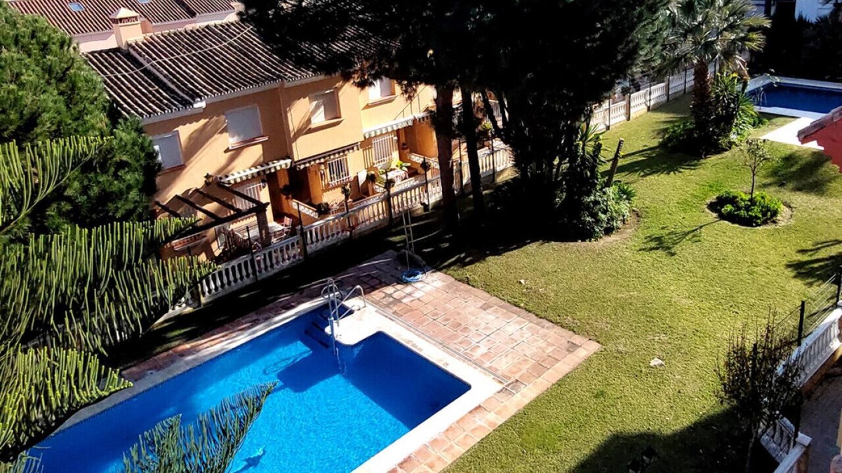 San Luis de Sabinillas Apartment | Casa Picasso 2BR w/pool, 2 min walk to the beach