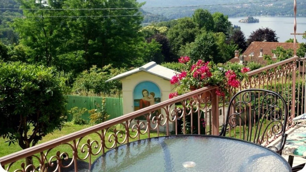 Pettenasco House | Casa Piera with private panoramic garden and superb view on Lake Orta