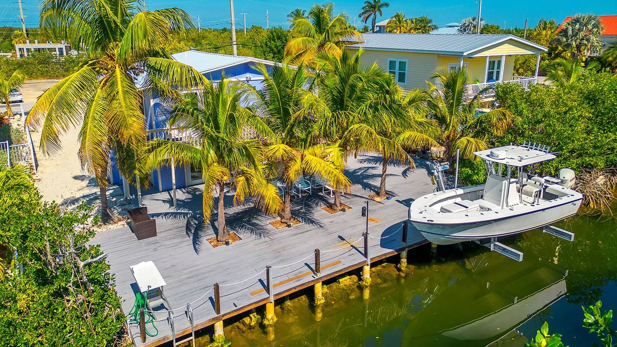 Breezeswept Beach Estates House | Casa Playa | 4 bed/2 bath canalfront getaway on Ramrod Key