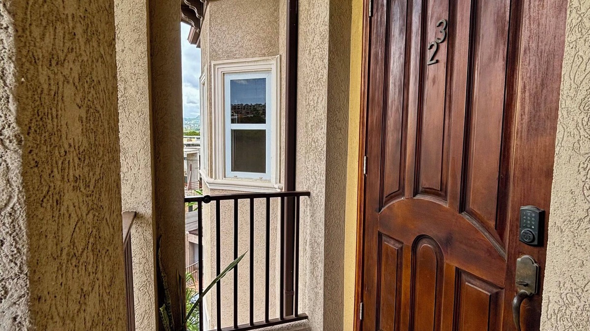 Beverly Hills Apartment | Casa Pors Luxury Apartment with Security, Pool, Gym, & AC in Charming Kingston 6