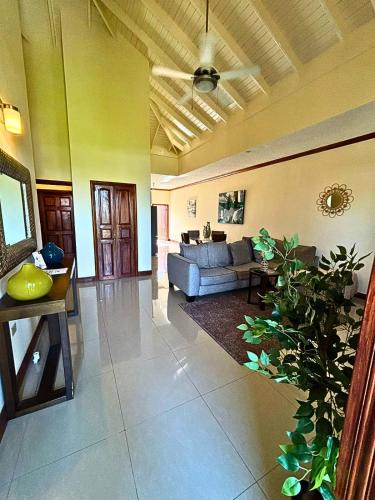 Beverly Hills Apartment | Casa Pors Luxury Apartment with Security, Pool, & Gym