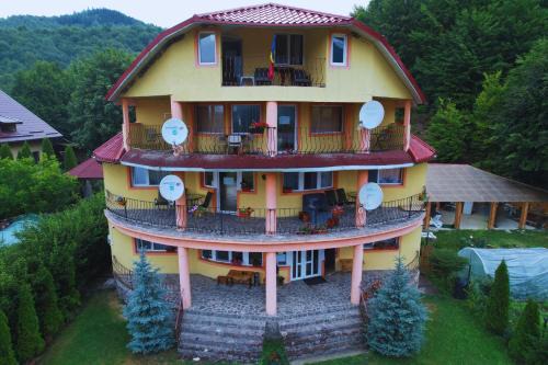 Gresu House | Casa Potcoava