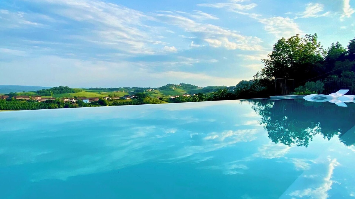 San Martino Alfieri House | Casa Profumi di Barbera 4: Infinity Pool, 2 Luxurious Bedrooms & Historic Charm