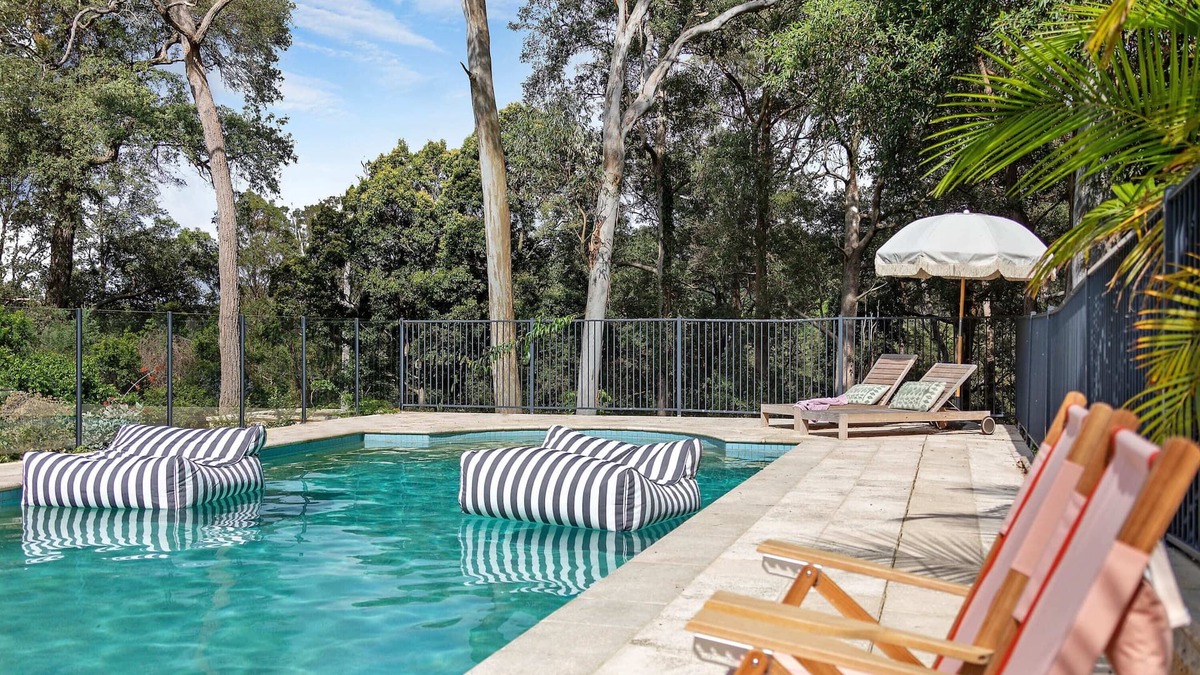 Picketts Valley House | Casa Queenie Summary:
