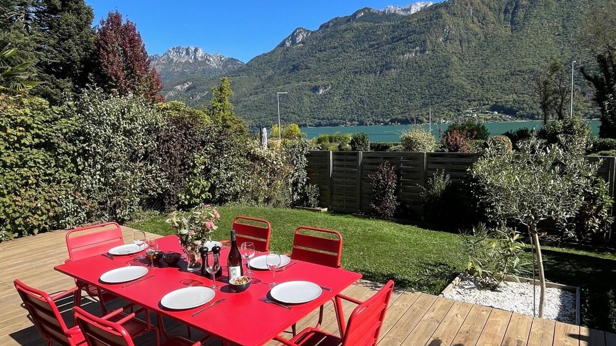 Chaparon House | Casa Recto on Lake Annecy with view