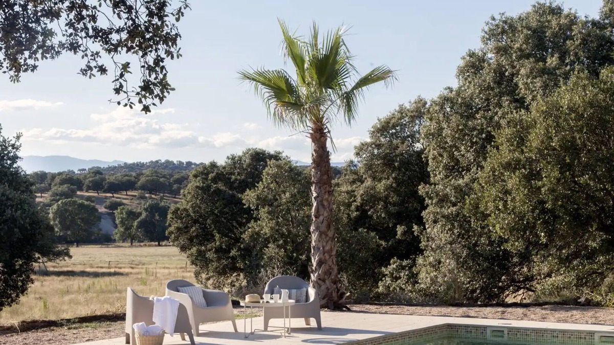 Cervera de los Montes House | Casa Rehabilitada en una Finca de Toledo con Vistas a la Sierra de Gredos
