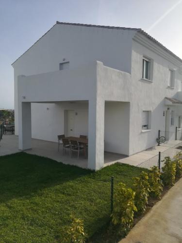 Atlanterra House | CASA ROMPEOLAS Atlanterra