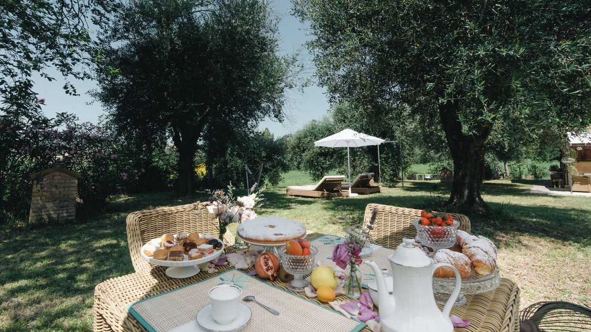 Petriolo House | Casa Rosa, a typical Marche dwelling with a Provençal flavor