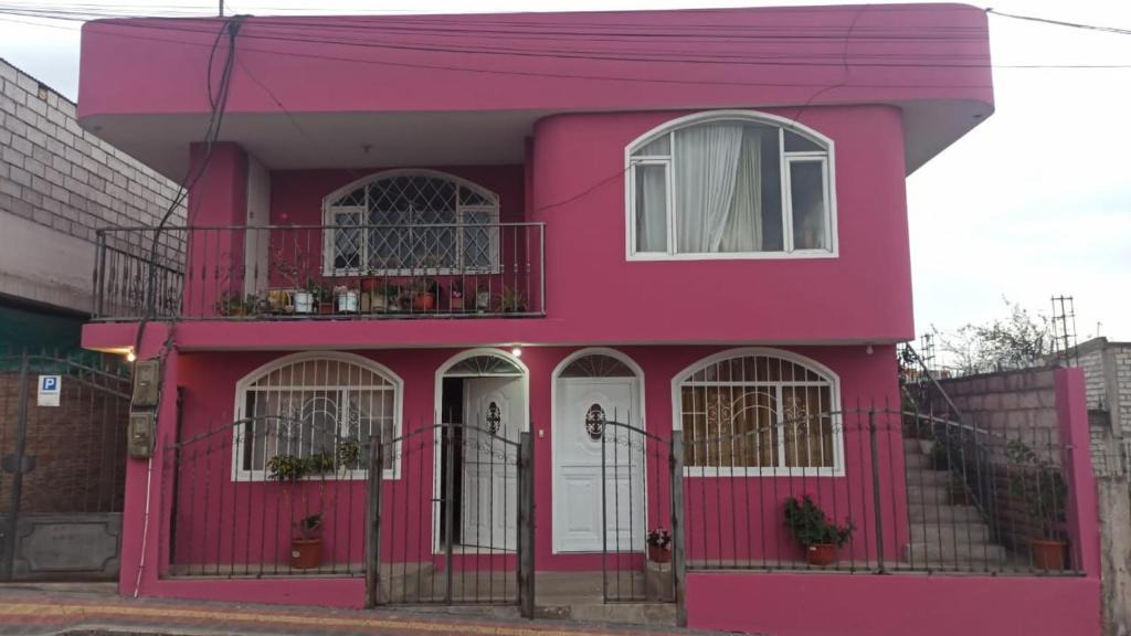 Lasso Bed & Breakfast | CASA ROSADA B&B