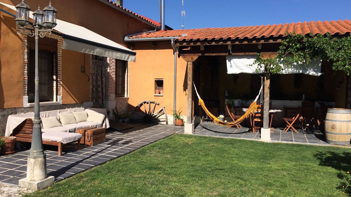 Santibanez de Valcorba Cottage | Casa Rural los Aperos for 2 people