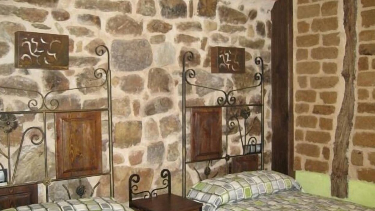 Salas de los Infantes Cottage | Casa Rural La Botería for 13 people