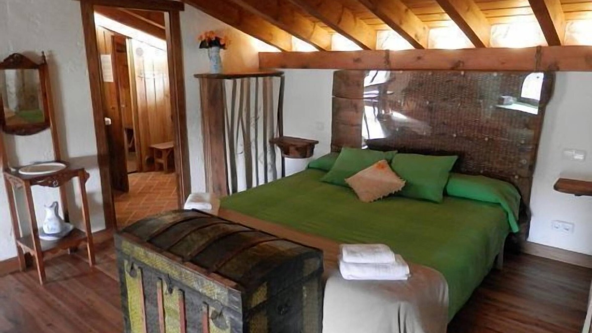 Olmos de Atapuerca Cottage | Casa Rural Bioenergética La Serrezuela for 12 people