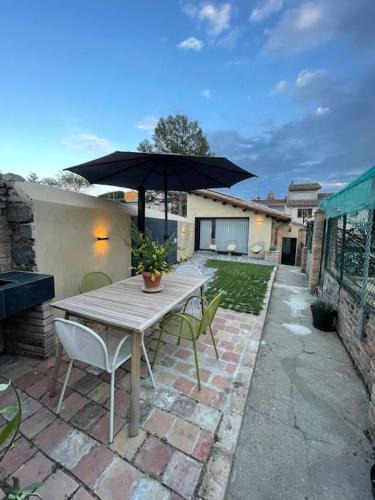 Santa Maria de Corco House | Casa Rural Can Titus