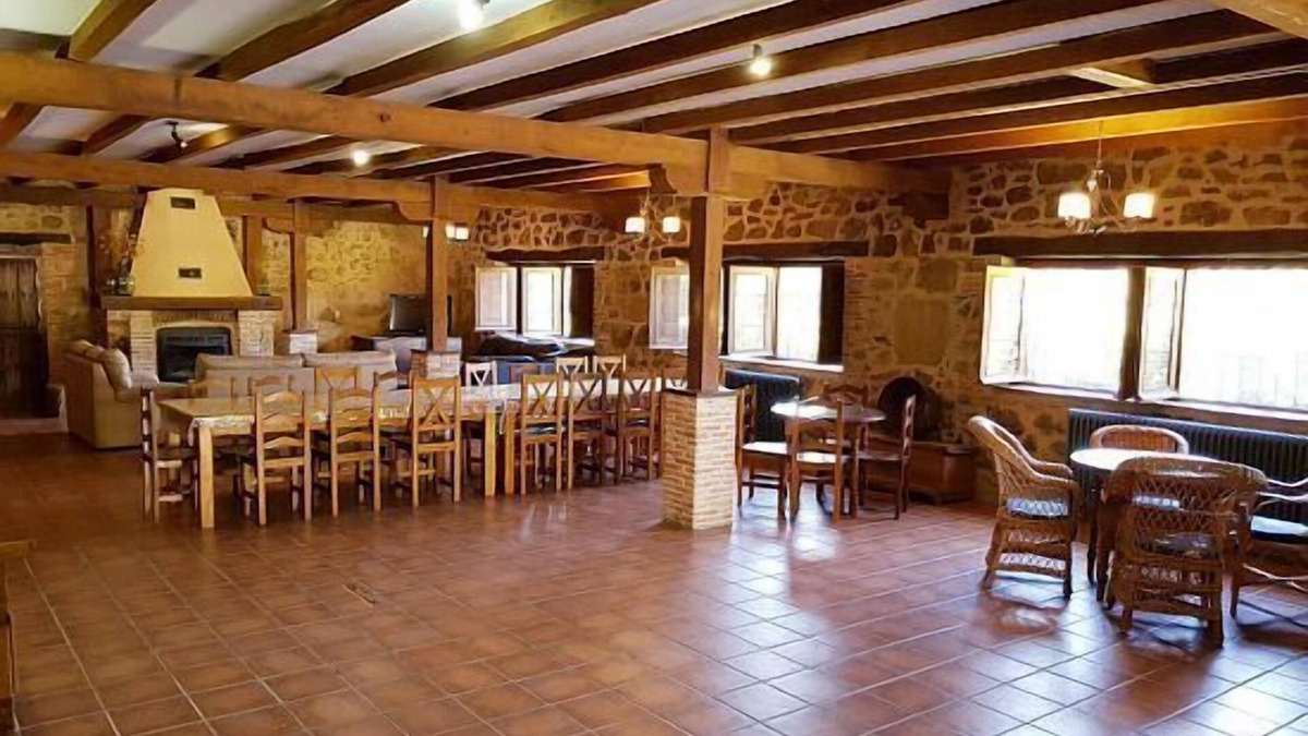 Cuacos de Yuste Cottage | Casa Rural Colmenarejo for 16 people