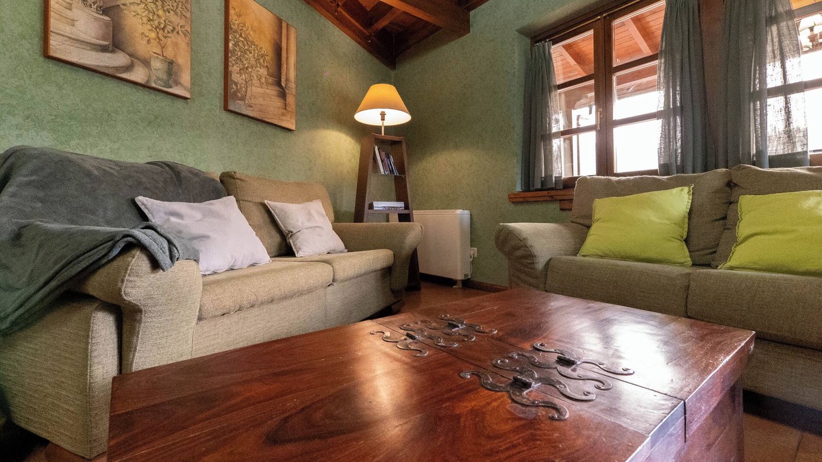 Pola de Lena Cottage | Casa Rural con Chimenea y Vistas a la Montaña