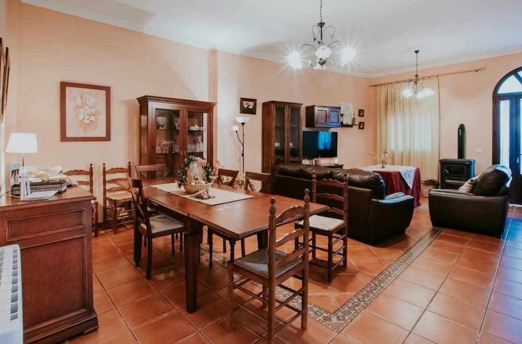 Cabeza la Vaca House | Casa rural con jacuzzi, sauna, barbacoa y barra