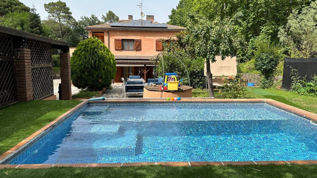 Sant Celoni Ski Chalet | Casa Rural con Piscina, Climatizada Para 14 Personas