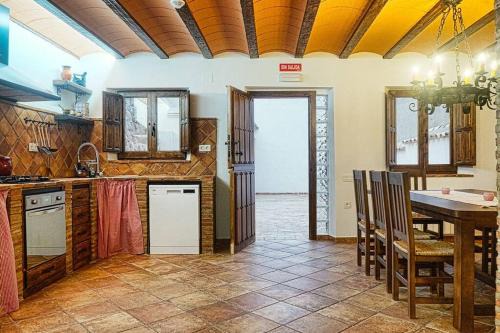 Casas de Ves House | CASA RURAL EL TRANCO DEL LOBO