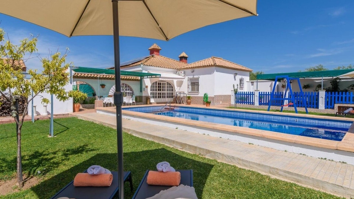 Marchena Villa | Casa Rural Entre Olivos La Puebla de Cazalla by Ruralidays