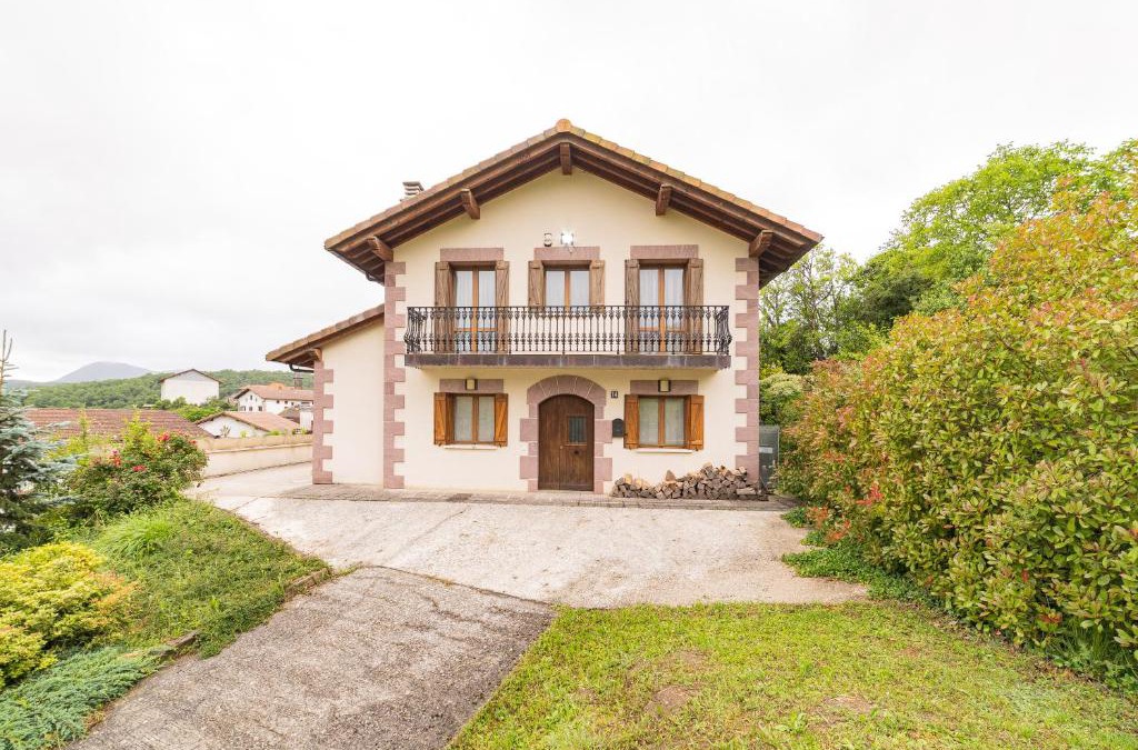 Bizkarreta-Gerendiain House | Casa rural Gibelea