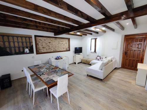 Navas de Riofrio House | Casa Rural Las Cigüeñas de Las Navillas