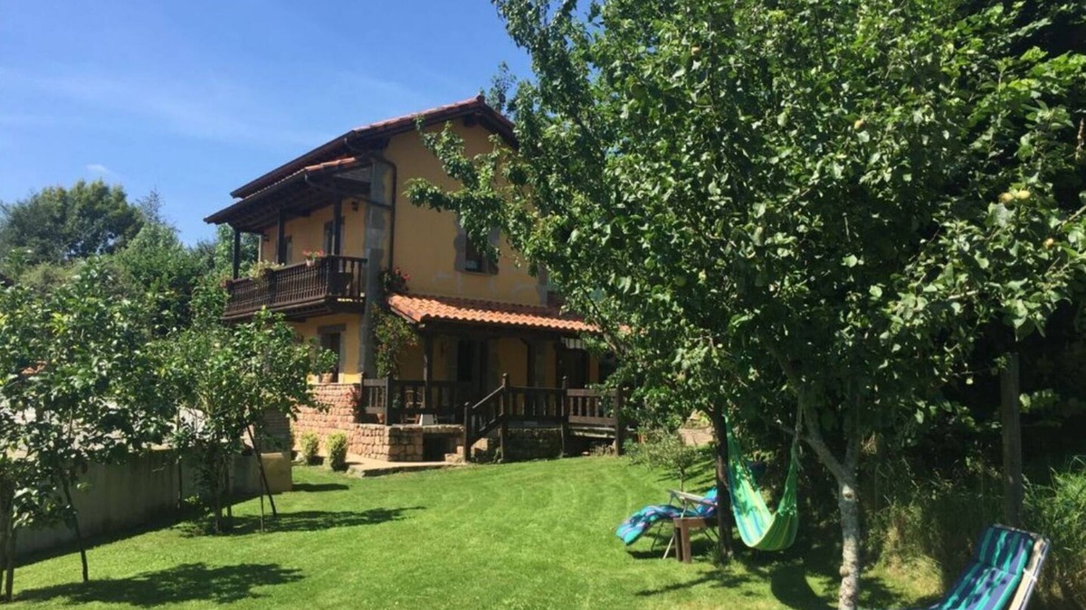 Celucos Cottage | Casa Rural Los Avellanos - Complete House 15 PAX