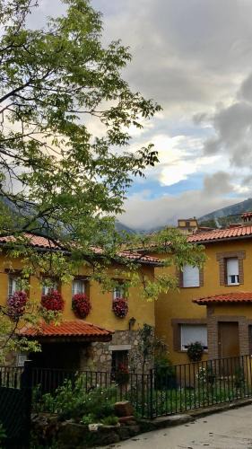 Guijo de Santa Barbara House | Casa Rural Sierra de Tormantos