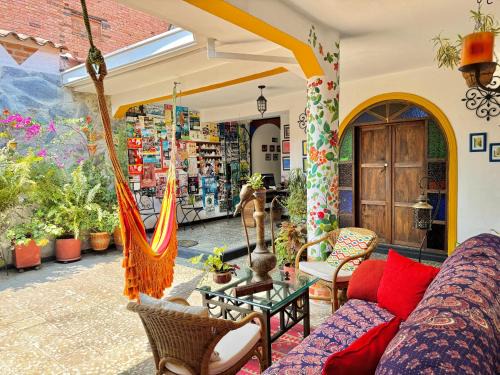 San Antonio House | Casa Ruta Sur